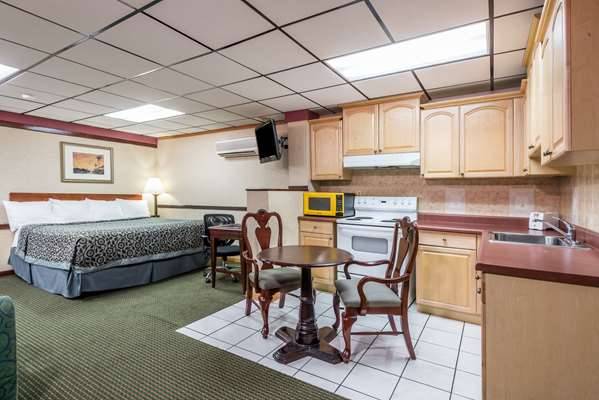 Days Inn by Wyndham Pittsburgh | 1150 Banksville Rd, Pittsburgh, PA 15216, USA | Phone: (412) 531-8900