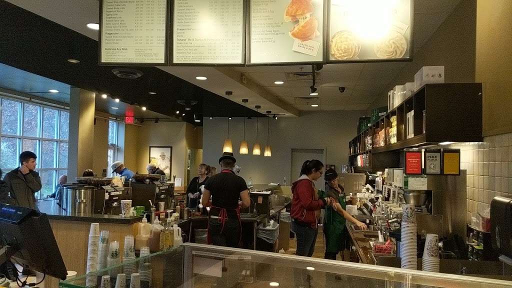 Starbucks | 113 Mill Plain Rd, Danbury, CT 06811, USA | Phone: (203) 778-0203