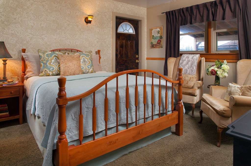 Harvest Moon Bed & Breakfast | 311 E Main St, New Holland, PA 17557 | Phone: (717) 723-5251