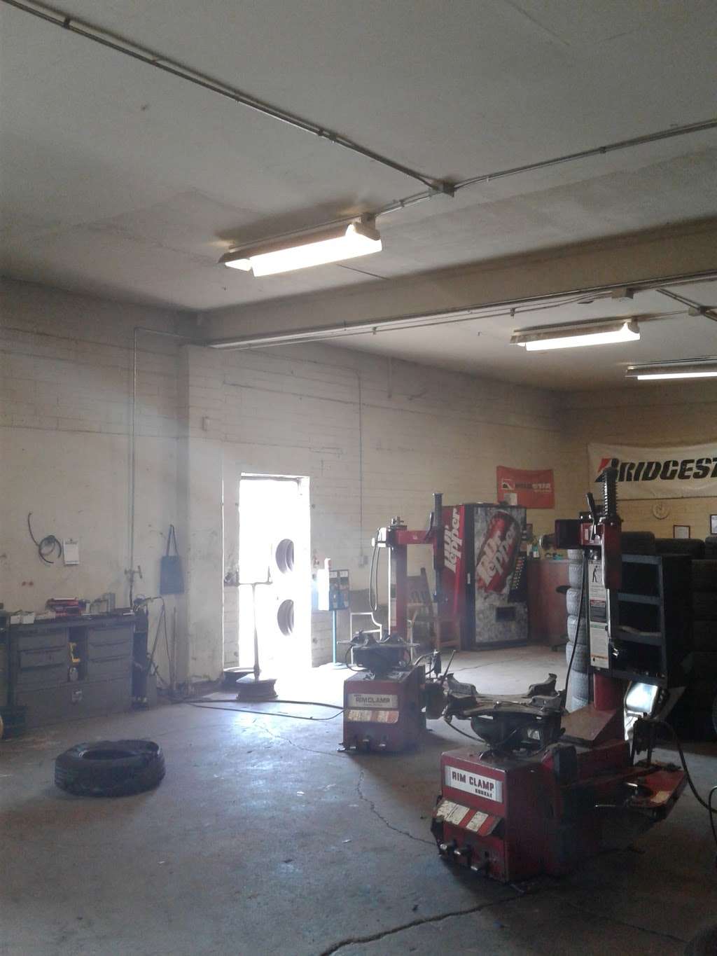 Perez Tire Shop | 604 E Buckeye Rd, Phoenix, AZ 85004, USA | Phone: (602) 461-9471