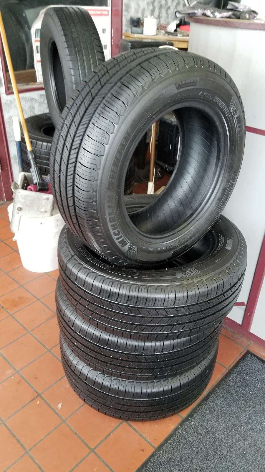 Deals New and Used Tires | 2814 Nichol Ave, Anderson, IN 46011, USA | Phone: (765) 274-8736