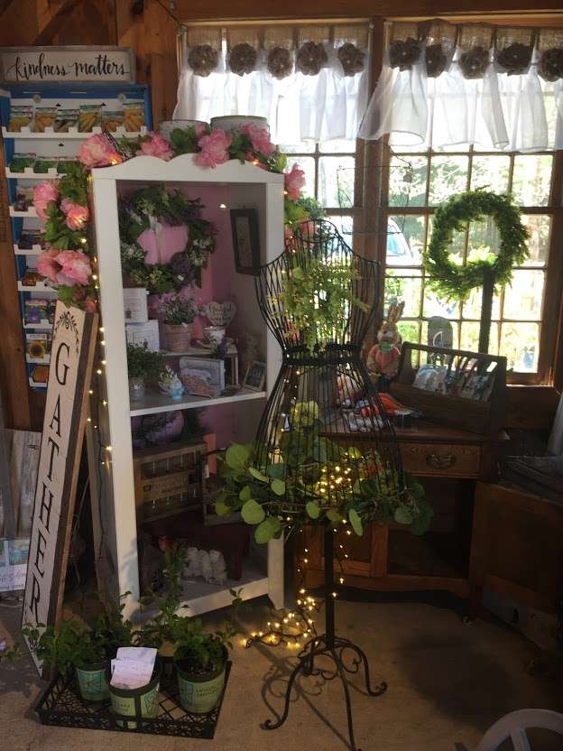 Crystal Lake Garden Shop | 19 West St, Carver, MA 02330 | Phone: (508) 866-2873