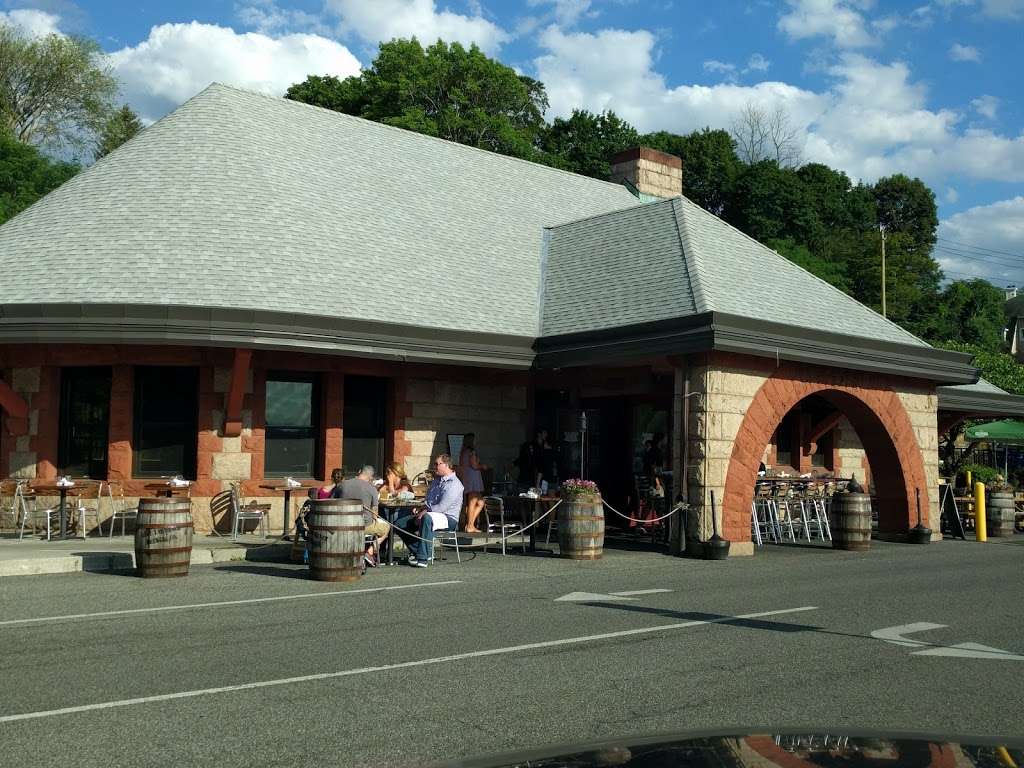 Hudson Social | Dobbs Ferry RR Station, 11 Station Plaza, Dobbs Ferry, NY 10522, USA | Phone: (914) 478-3634