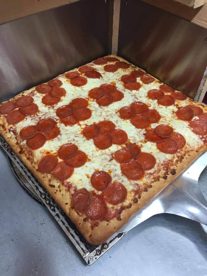 Giannis Pizza - Hankey Farms/Oakdale | 7780 Steubenville Pike, Oakdale, PA 15071, USA | Phone: (412) 788-0166