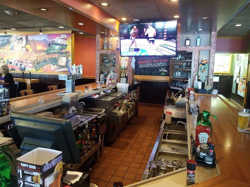 Applebees Grill + Bar | 2415 I-20, Grand Prairie, TX 75052, USA | Phone: (972) 522-1960