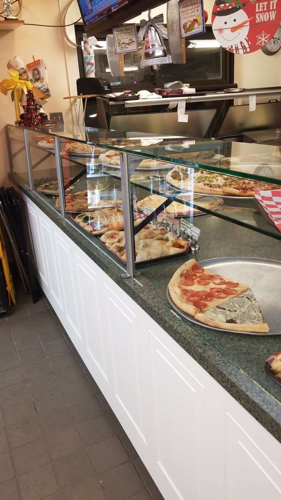 Pinas Pizzeria | 215 E Butler Ave, Chalfont, PA 18914, USA | Phone: (215) 822-2929