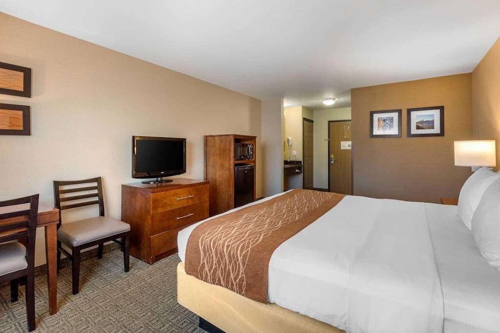 Comfort Inn & Suites Murrieta Temecula Wine Country | 41005 California Oaks Rd, Murrieta, CA 92562, USA | Phone: (951) 894-7227