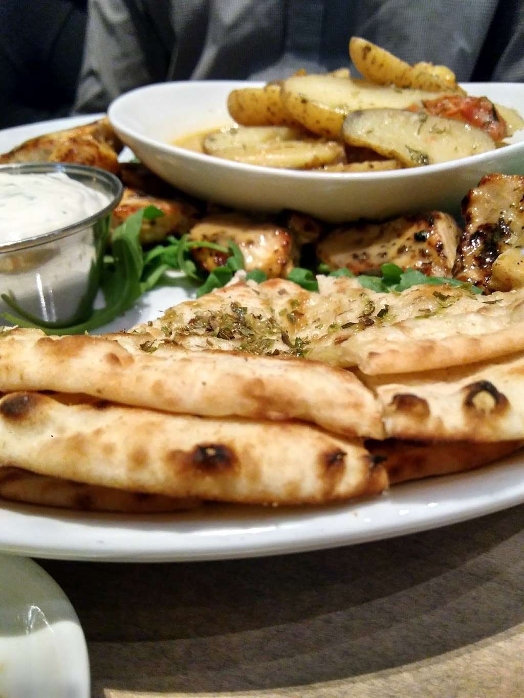 Ara Greek Kitchen & Bar | 2, Henry St, Commack, NY 11725, USA | Phone: (631) 360-8336