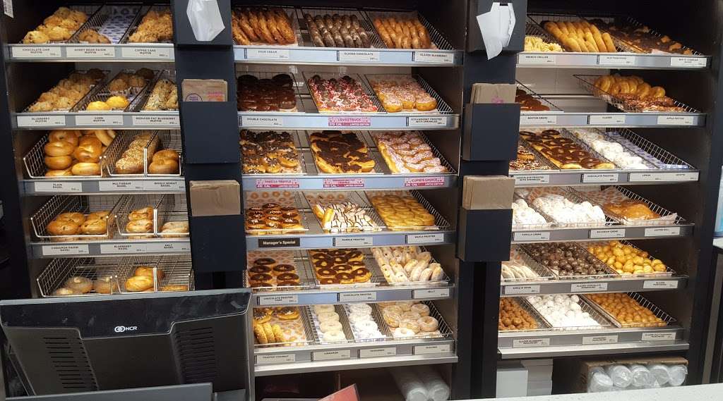 Dunkin Donuts | 703 Lisbon Center Dr suite f, Woodbine, MD 21797, USA | Phone: (410) 489-0990