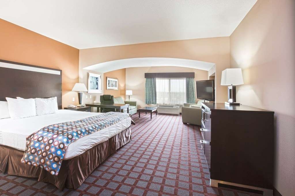 La Quinta Inn & Suites Indianapolis Airport West | 2251 Manchester Dr, Plainfield, IN 46168, USA | Phone: (317) 279-2650