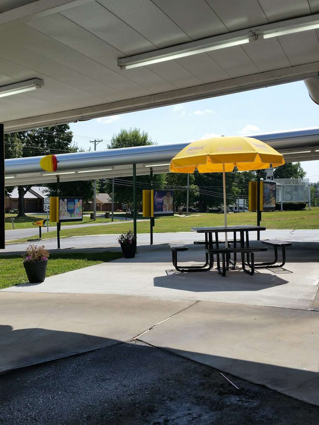 Sonic Drive-In | 909 S Business Hwy 13, Lexington, MO 64067, USA | Phone: (660) 259-3732