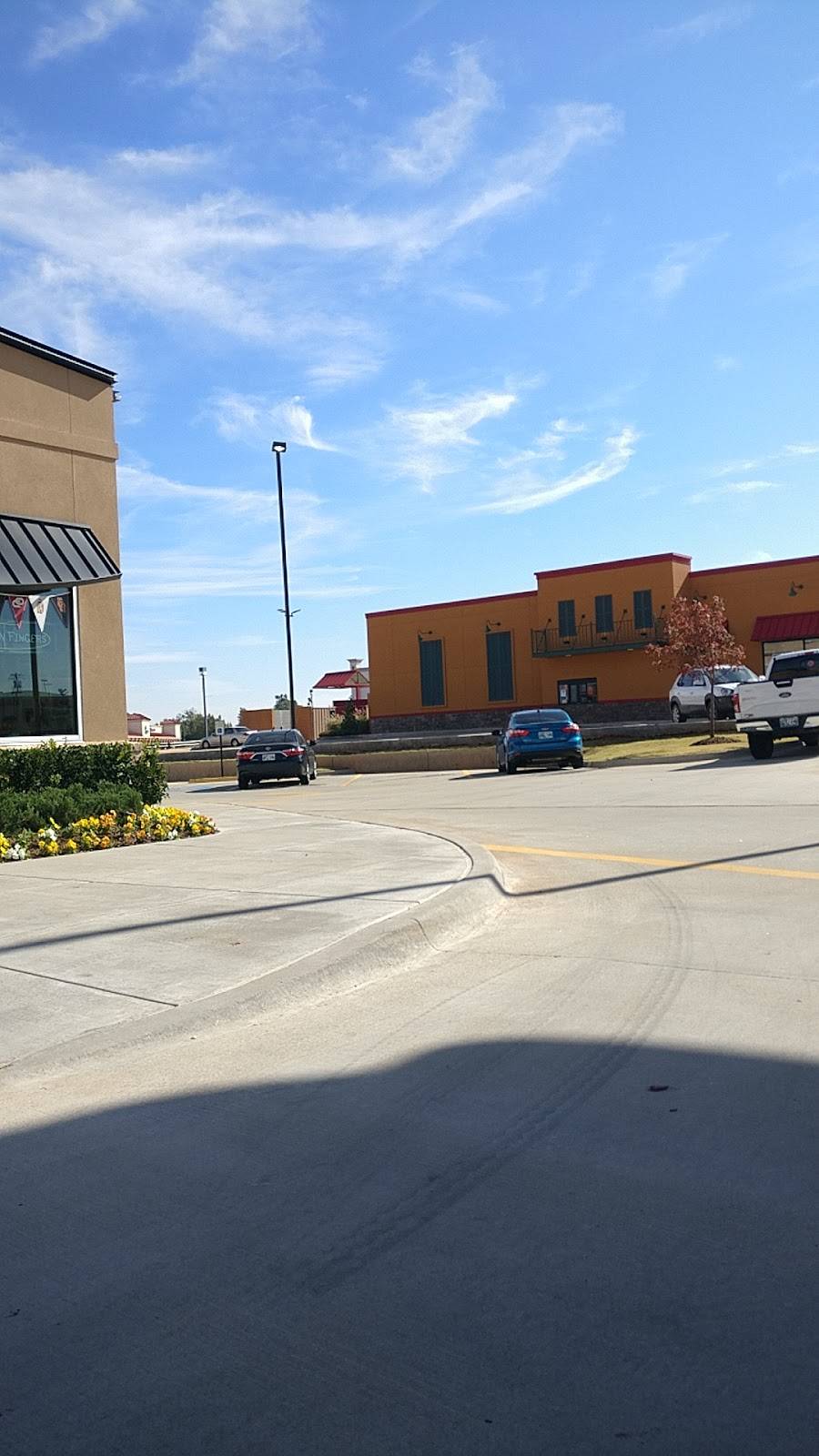 Raising Canes Chicken Fingers | 1127 Garth Brooks Blvd, Yukon, OK 73099, USA | Phone: (405) 350-3130