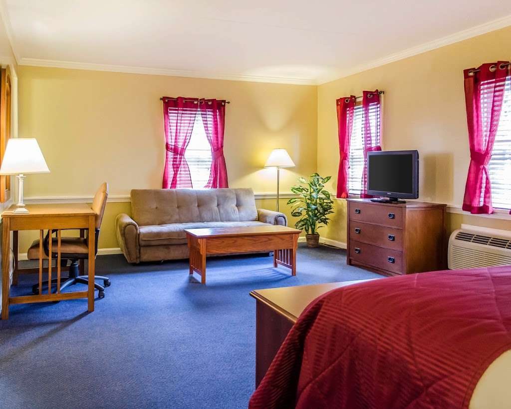 Clarion Inn Strasburg - Lancaster | 1400 Historic Dr, Strasburg, PA 17579, USA | Phone: (717) 687-7691