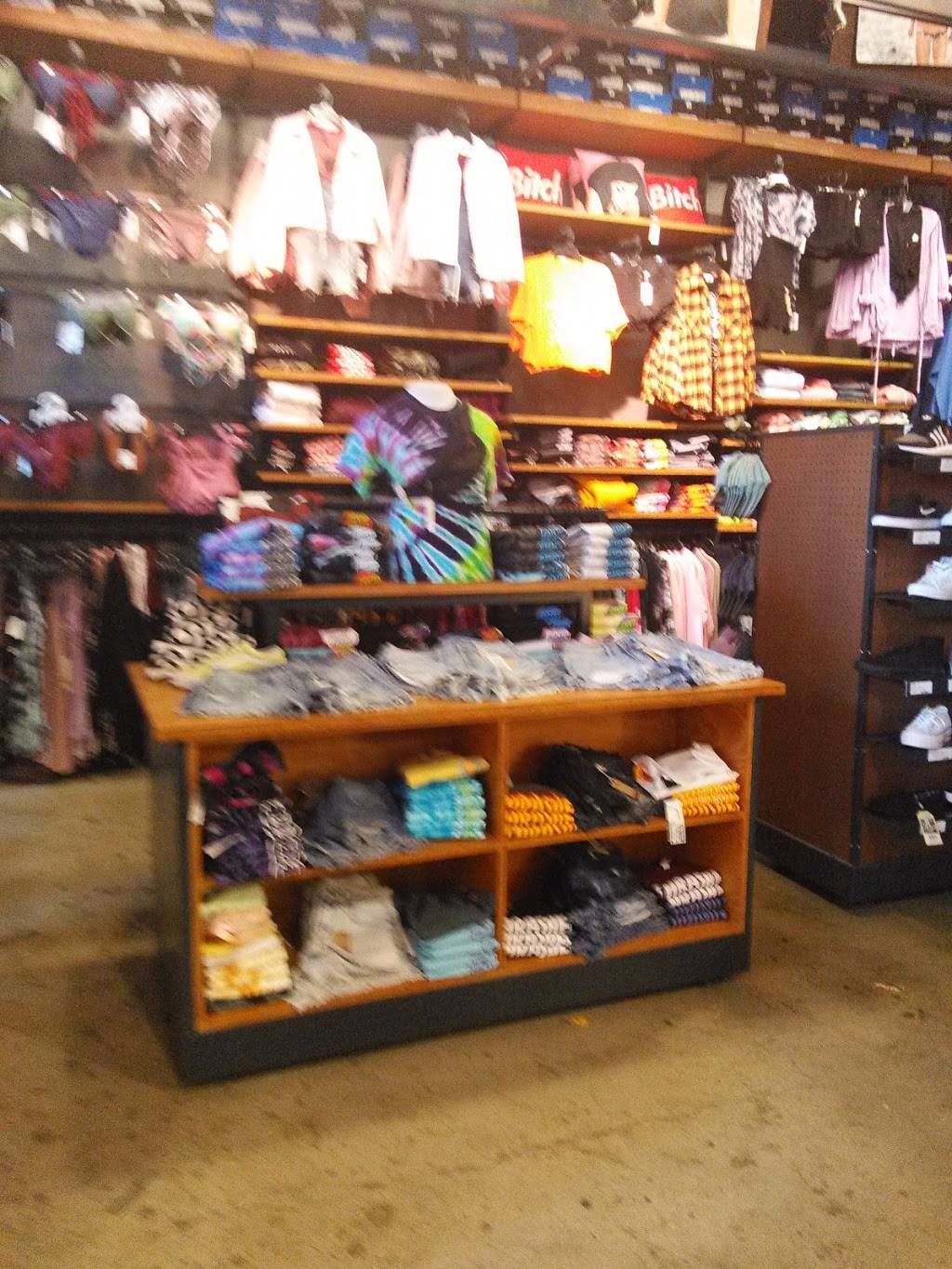 Zumiez | 2800 S Main St Suite 716, Santa Ana, CA 92705, USA | Phone: (714) 973-1573