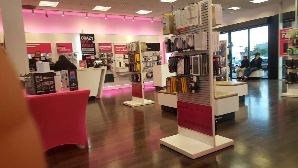 T-Mobile | 751 Center Dr, San Marcos, CA 92069, USA | Phone: (760) 480-0450