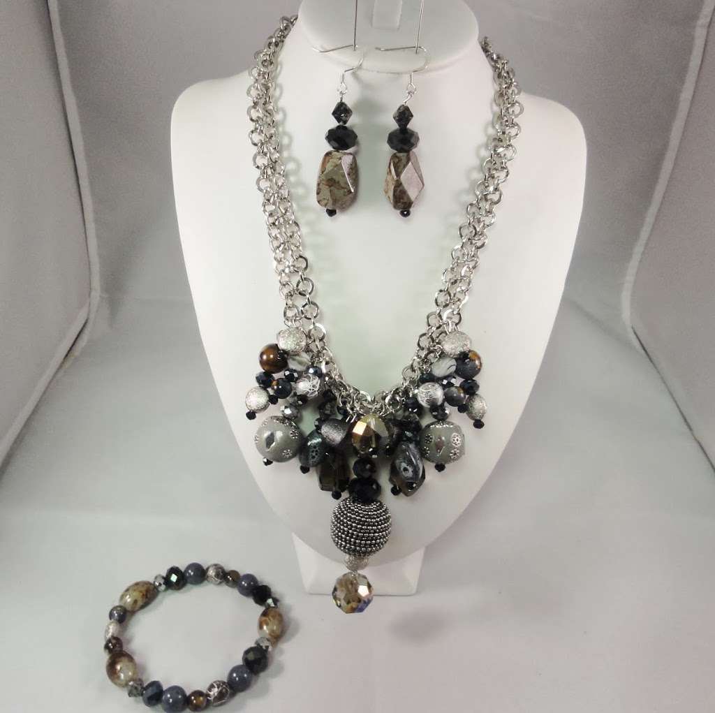 Janets Jewelry Emporium | 34 Lahinch, Lemont, IL 60439, USA | Phone: (630) 696-2633