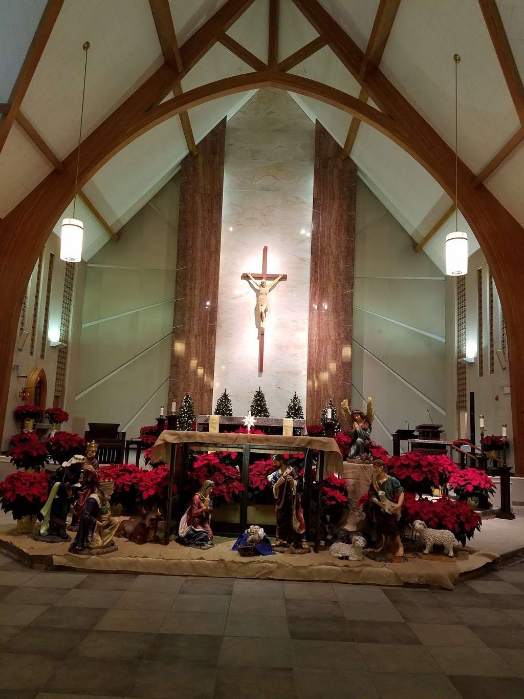 Queen of the Holy Rosary | 7023 W 71st St, Overland Park, KS 66204, USA | Phone: (913) 432-4616