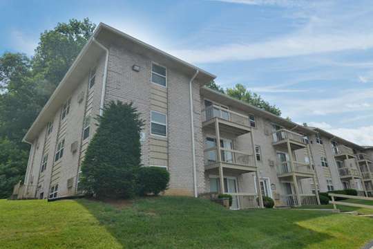 Whitestone Village Apartment Homes | 2647 30th St SW Apt. 86B, Allentown, PA 18103 | Phone: (610) 674-0534