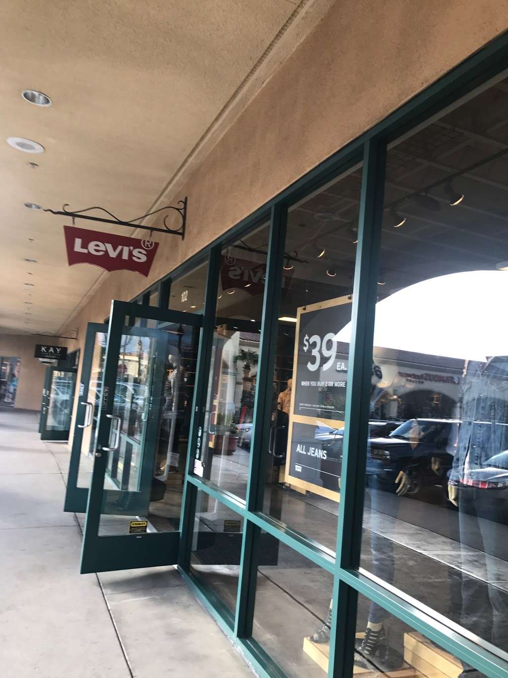 Levis Outlet Store at Camarillo Premium Outlets | 690 Ventura Blvd #102, Camarillo, CA 93010, USA | Phone: (805) 987-8896