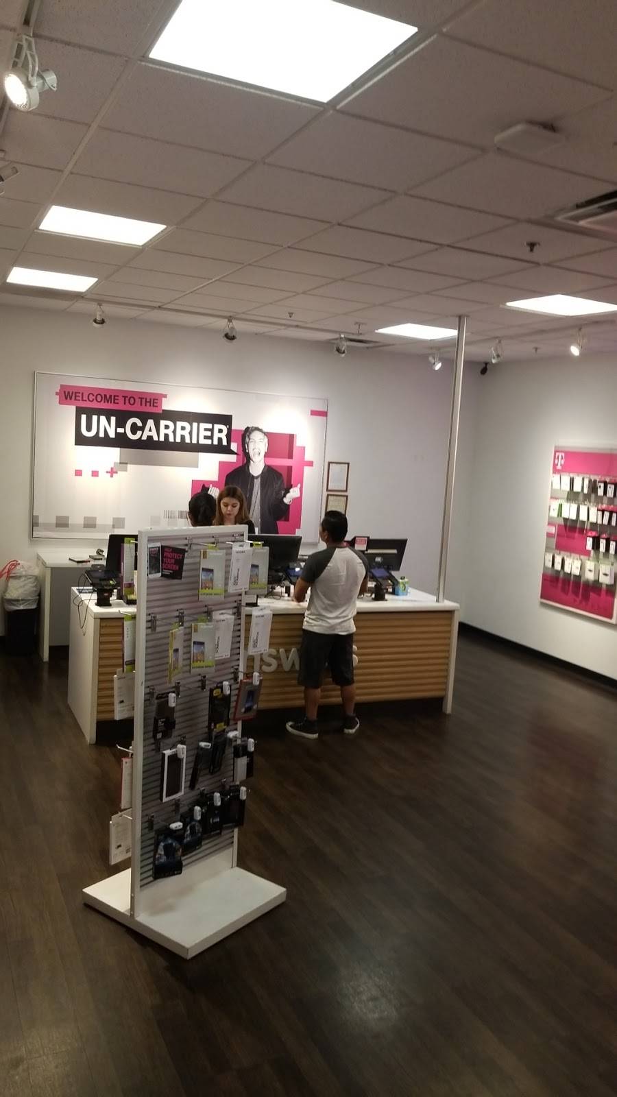 T-Mobile | 4441 E Bonanza Rd Ste 120, Las Vegas, NV 89110, USA | Phone: (702) 452-3298