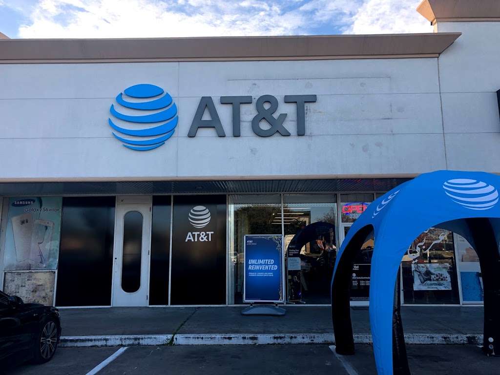 AT&T Store | 3330 Hillcroft St Suite G, Houston, TX 77057, USA | Phone: (713) 532-1200