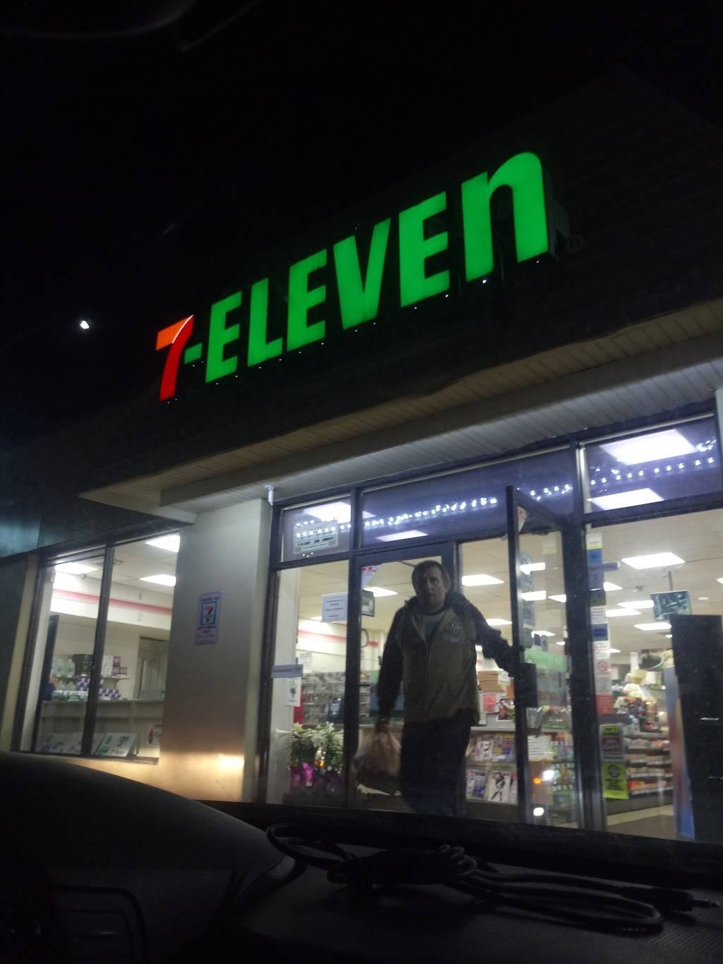 7-Eleven | 1710 Centre St, West Roxbury, MA 02132, USA | Phone: (617) 327-0805