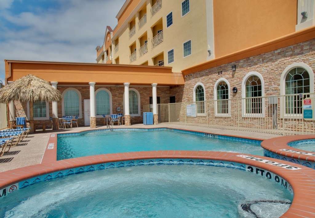 Holiday Inn Express & Suites Galveston West-Seawall | 8628 Seawall Blvd, Galveston, TX 77554 | Phone: (409) 740-7900