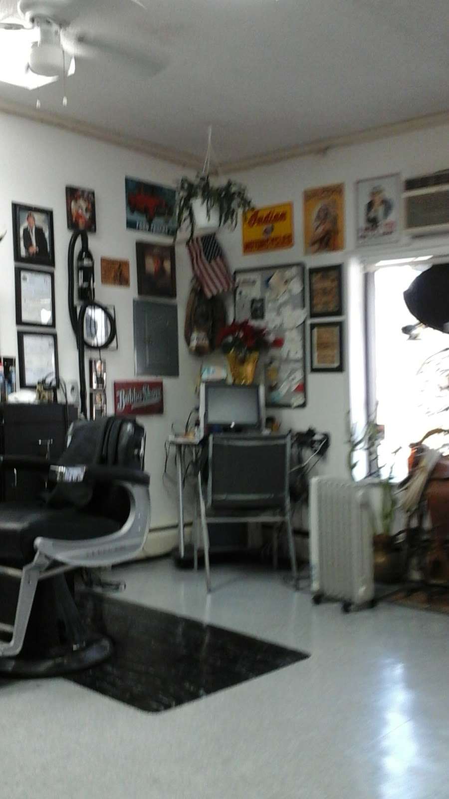 Darrells Barber Shop | 4495 Mountain Rd, Pasadena, MD 21122, USA | Phone: (410) 439-0773