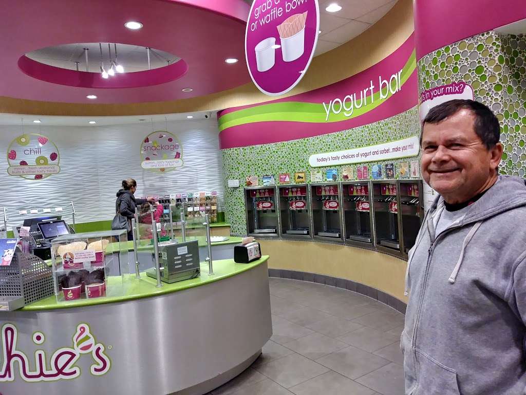 Menchies Frozen Yogurt | 2353 Bay Area Blvd Ste A, Houston, TX 77058, USA | Phone: (281) 218-6060