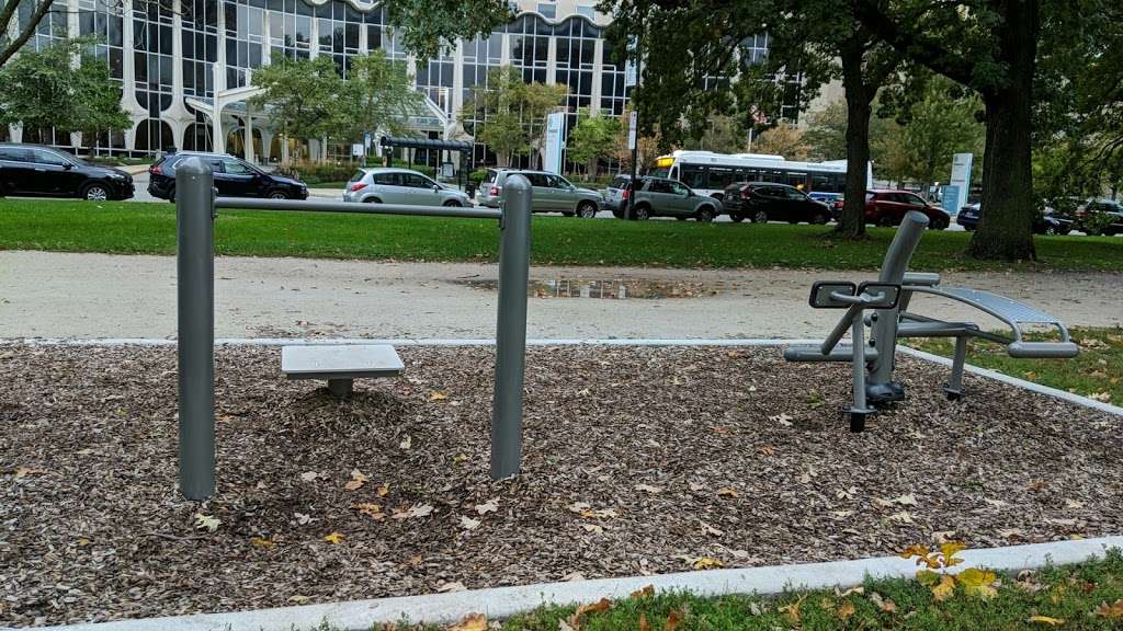 Lincoln Park Outdoor Fitness Station | Chicago, IL 60657, USA