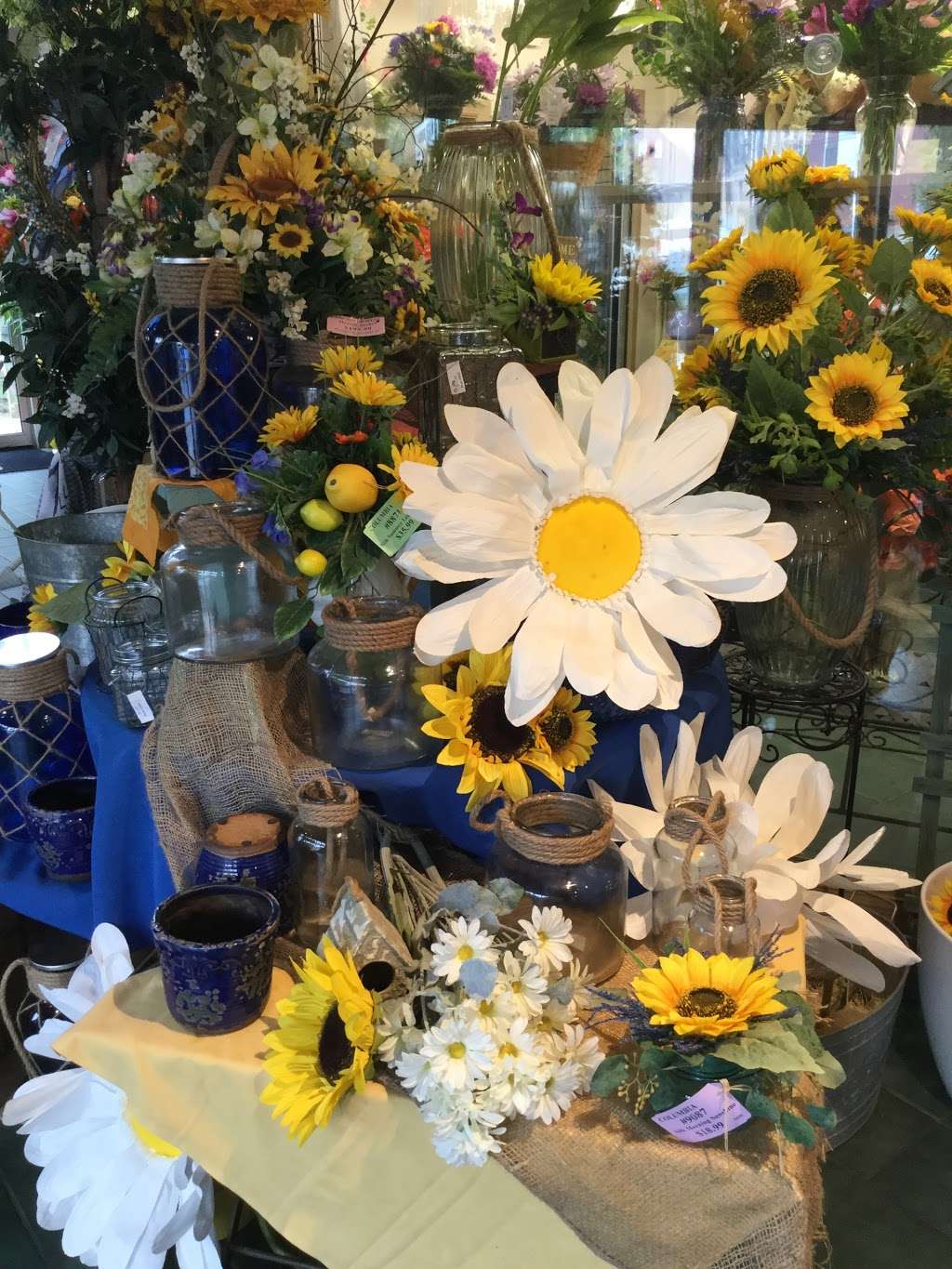 Royers Flowers & Gifts | 902 Lancaster Ave, Columbia, PA 17512, USA | Phone: (717) 684-2081