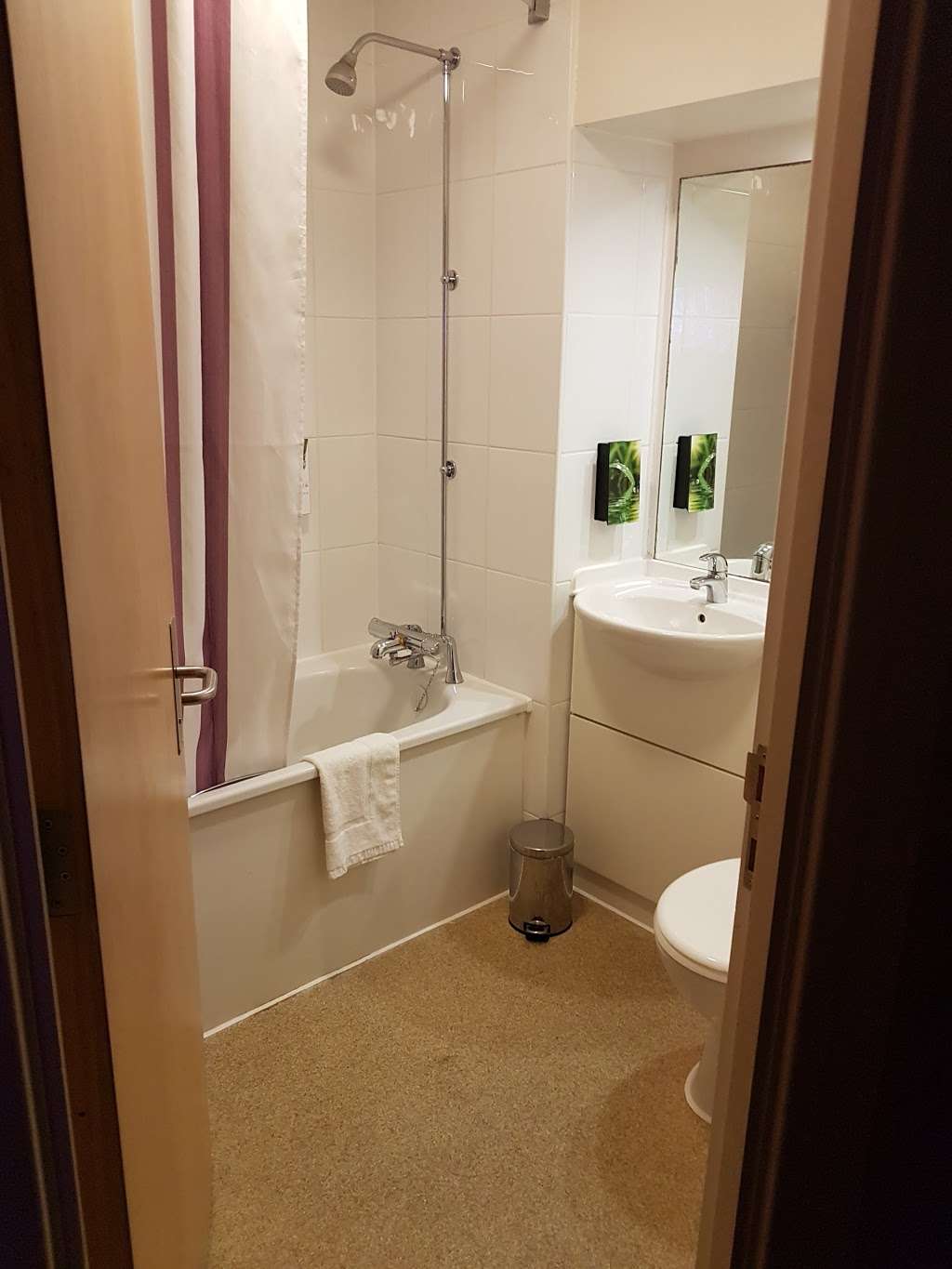 Premier Inn Chessington | Leatherhead Rd, Chessington KT9 2NE, UK | Phone: 0871 527 8228