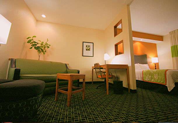 Fairfield Inn & Suites by Marriott Kansas City Airport | 11820 NW Plaza Cir, Kansas City, MO 64153 | Phone: (816) 464-2424