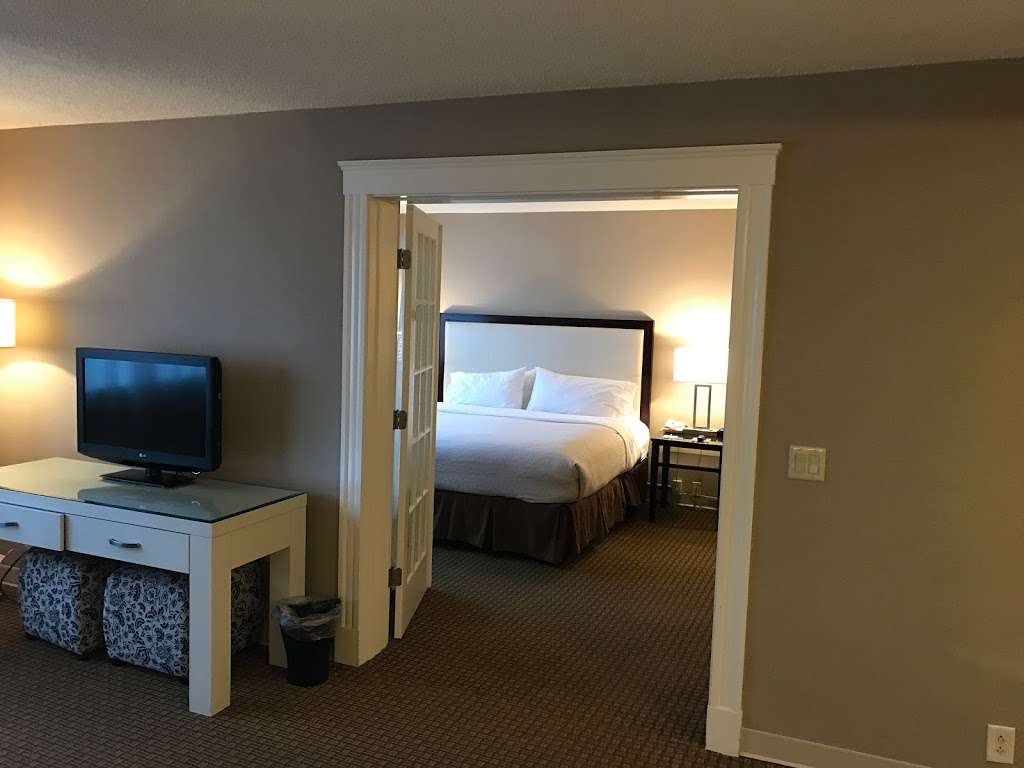Holiday Inn & Suites Boston-Peabody | 1 Newbury St, Peabody, MA 01960, USA | Phone: (978) 535-4600