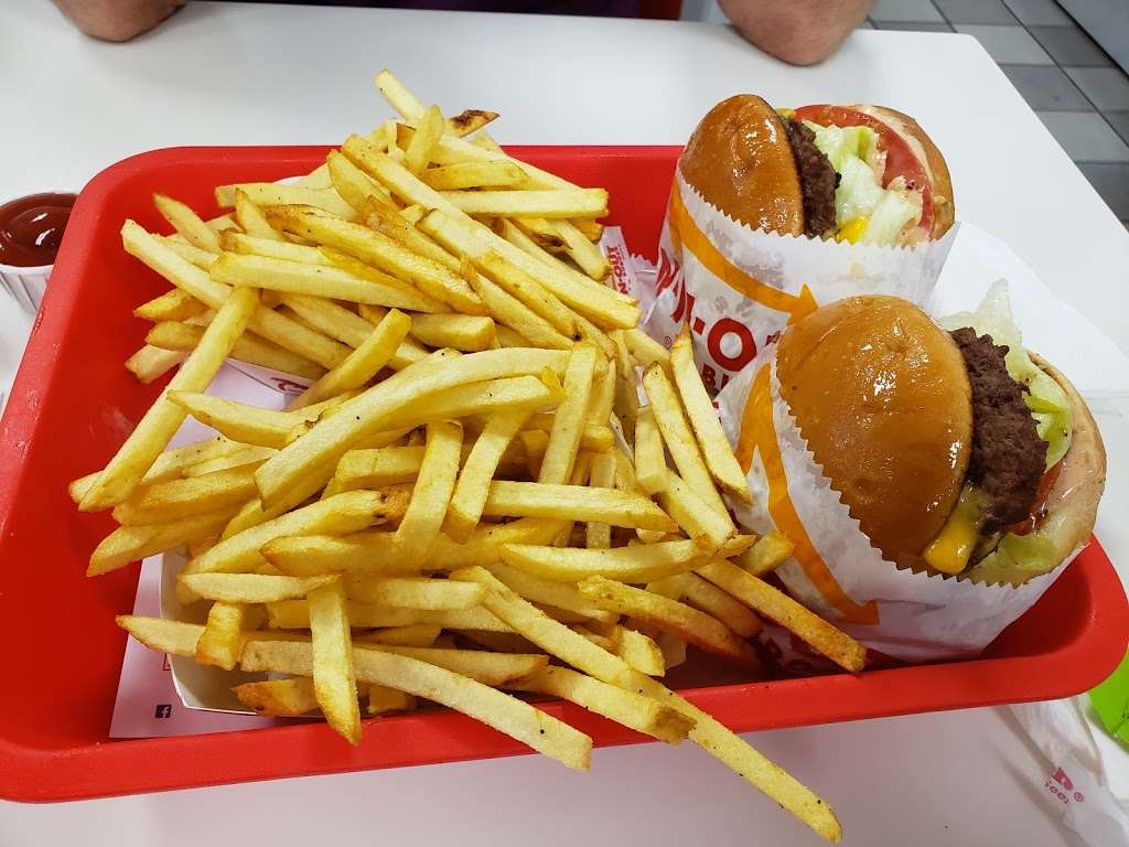 In-N-Out Burger | 1342 S Alma School Rd, Mesa, AZ 85210, USA | Phone: (800) 786-1000