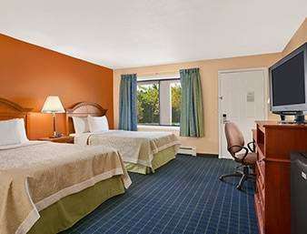 Days Inn by Wyndham Middletown | 4939 NY-17M, New Hampton, NY 10958 | Phone: (845) 374-2411