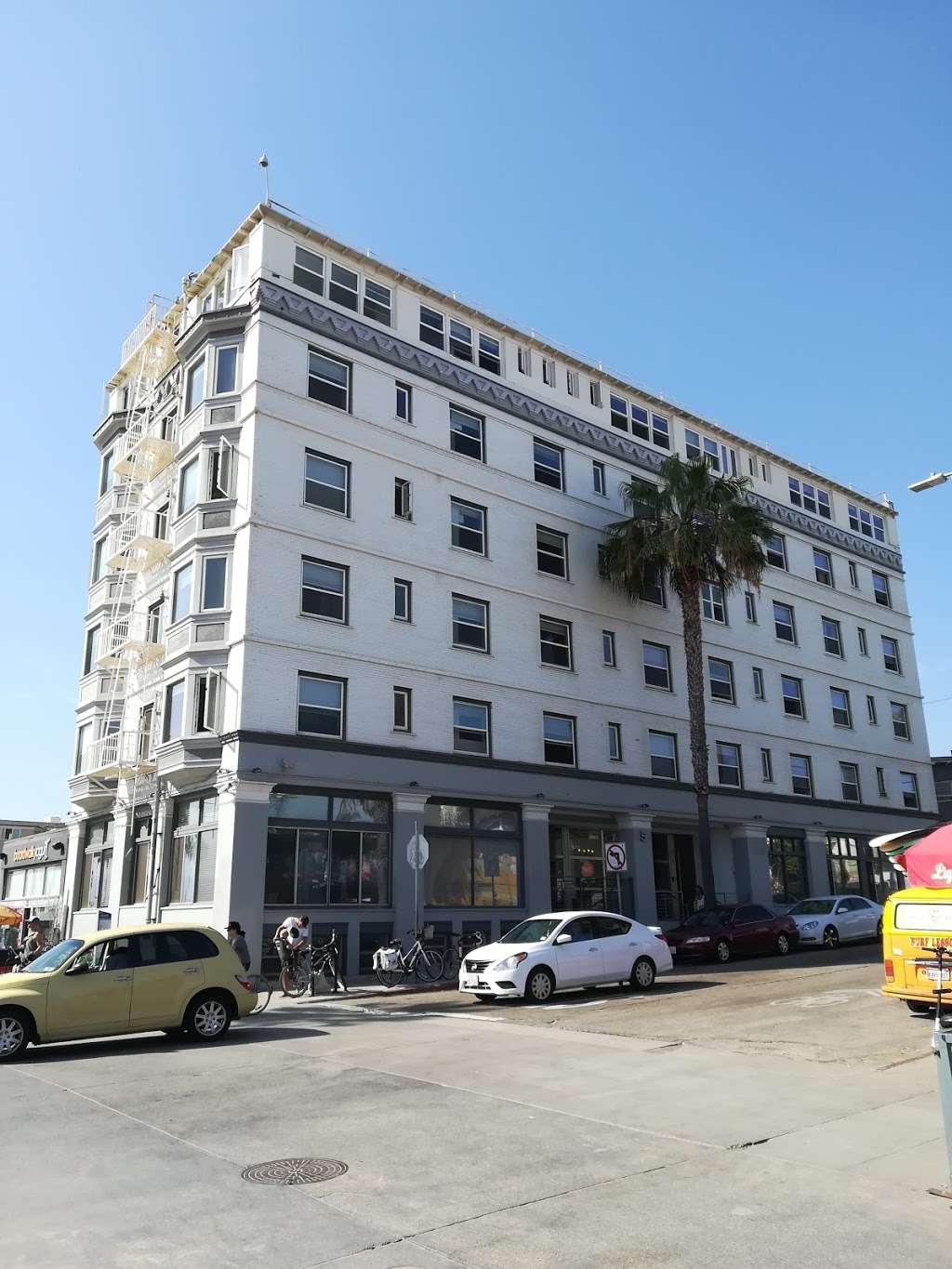 The Cadillac Hotel | 8 Dudley Ave, Venice, CA 90291, USA | Phone: (310) 399-8876