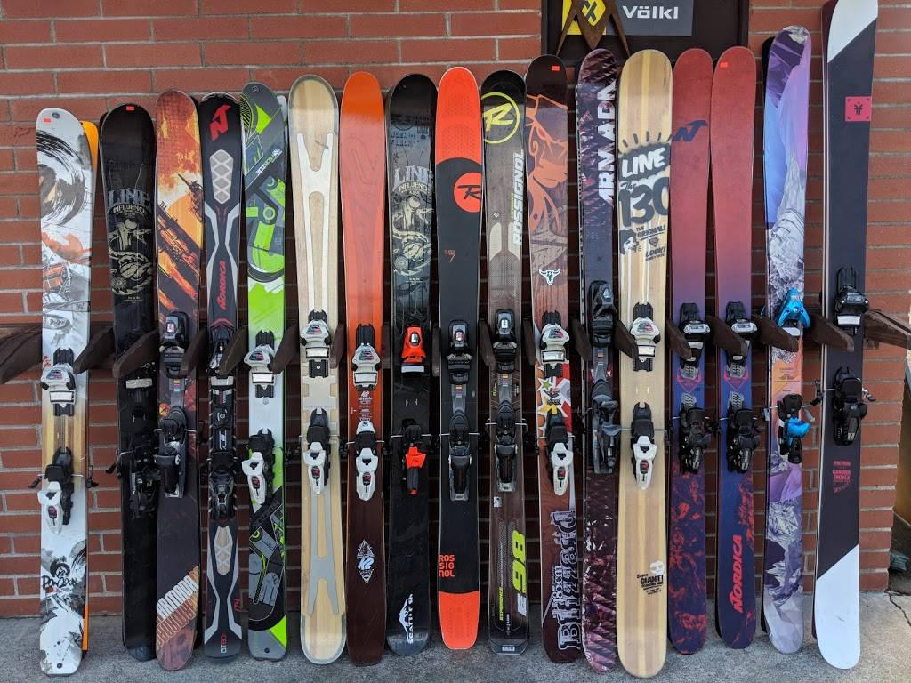 Seattle Ski and Snowboard | 14915 Aurora Ave N, Shoreline, WA 98133, USA | Phone: (206) 548-1000