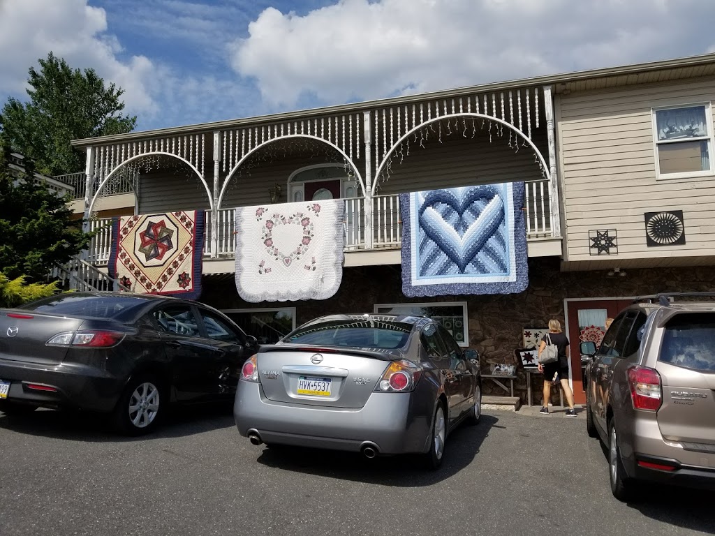 Family Farm Quilts of Intercourse | 3511 W Newport Rd, Ronks, PA 17572, USA | Phone: (717) 768-8375