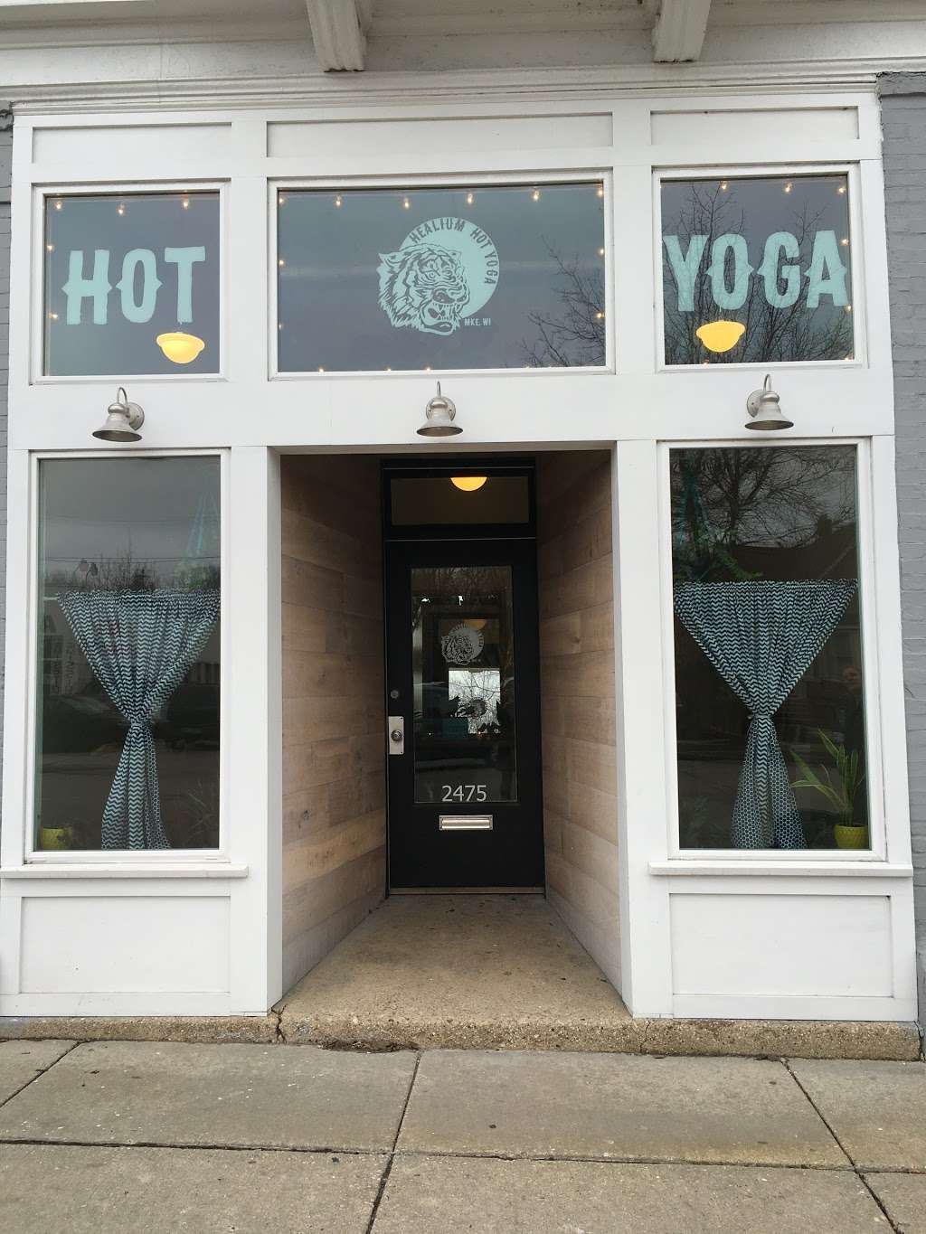 Healium Hot Yoga | 2534 S Kinnickinnic Ave, Milwaukee, WI 53207, USA | Phone: (414) 232-2165