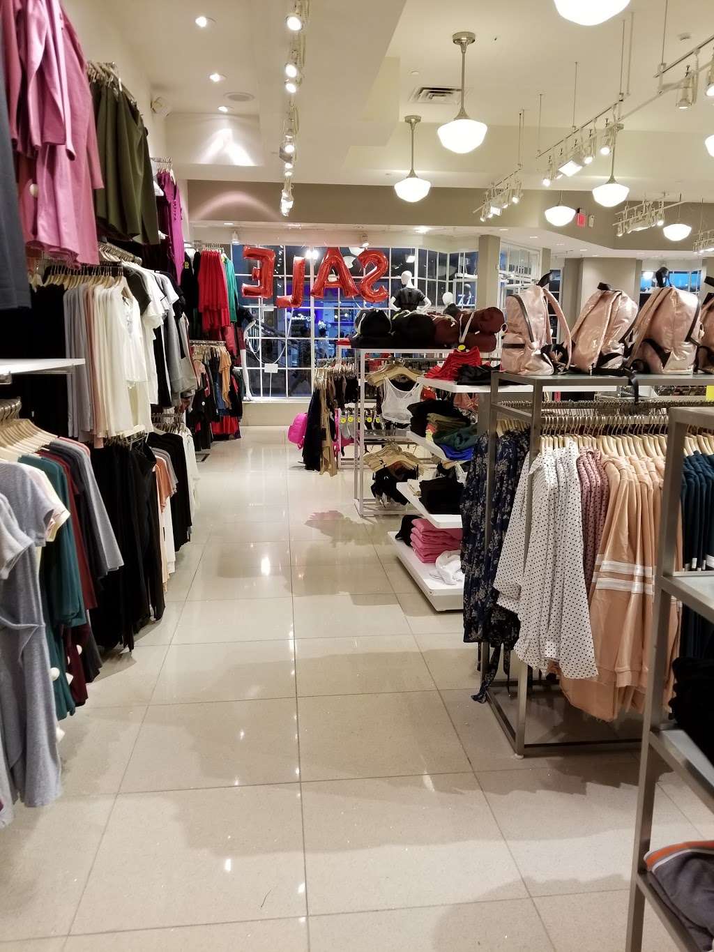 Forever 21 | 999 S Washington St, North Attleborough, MA 02760, USA | Phone: (508) 576-4015