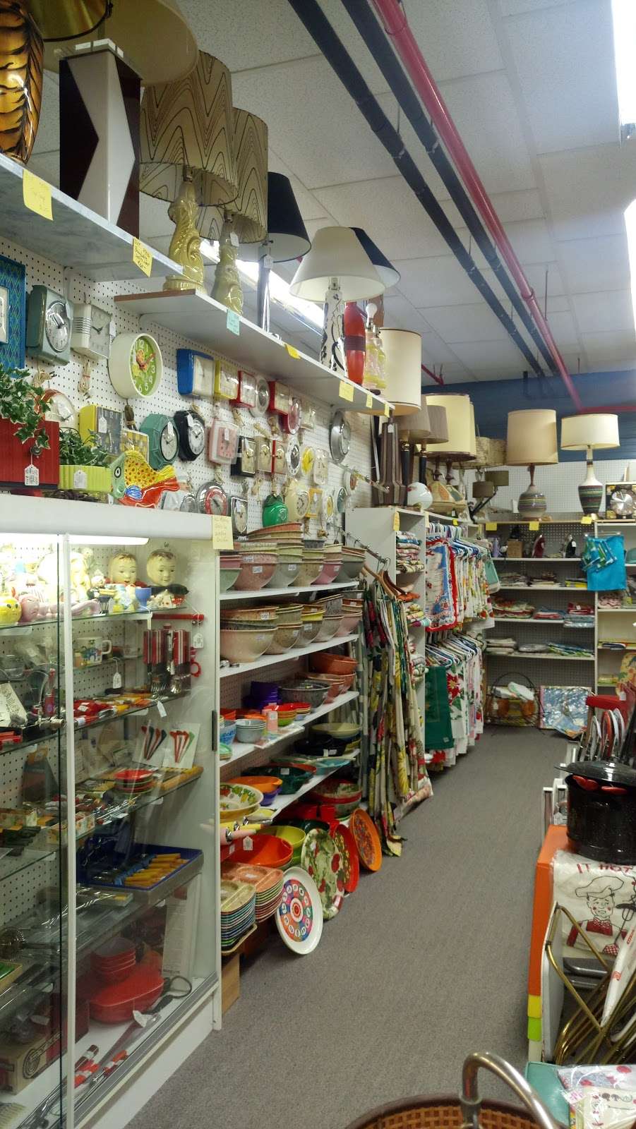 Mad Hatter Antique Mall | 61 Willow St, Adamstown, PA 19501, USA | Phone: (717) 484-4159