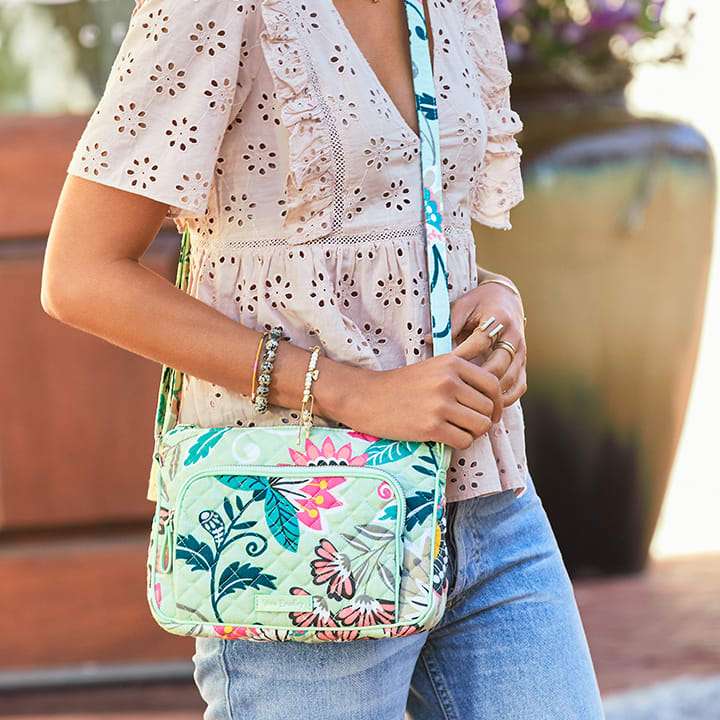 Vera Bradley Factory Outlet | 4976 Premium Outlets Way Space 616, Chandler, AZ 85226, USA | Phone: (520) 796-2119