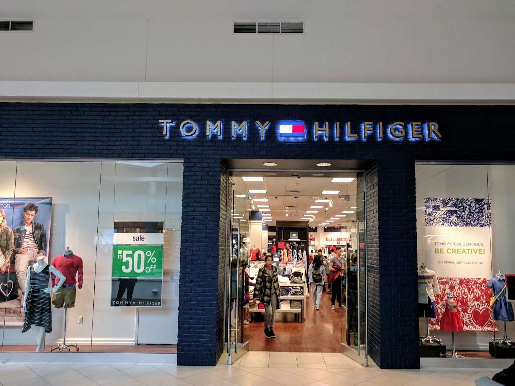 Tommy Hilfiger | 5220 Fashion Outlets Way Ste 2245, Rosemont, IL 60018, USA | Phone: (847) 233-9742