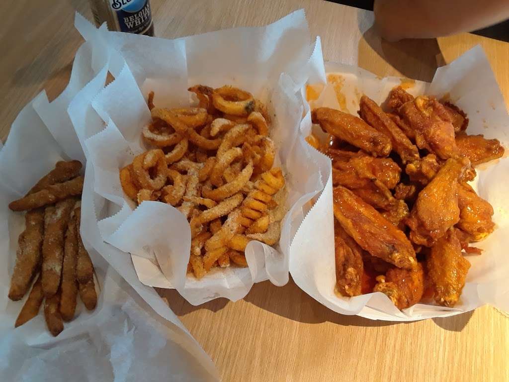 Woodys Wings Aurora | 700 S Buckley Rd, Aurora, CO 80017, USA | Phone: (303) 696-7227