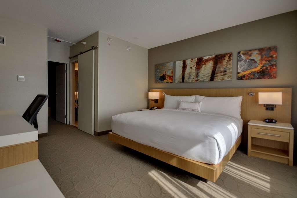Delta Hotels by Marriott Chicago North Shore Suites | 1400 Milwaukee Ave, Glenview, IL 60025, USA | Phone: (847) 803-9800