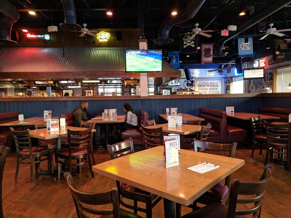 Wild Wing Cafe | 7900 Brier Creek Pkwy, Raleigh, NC 27617, USA | Phone: (919) 957-2000