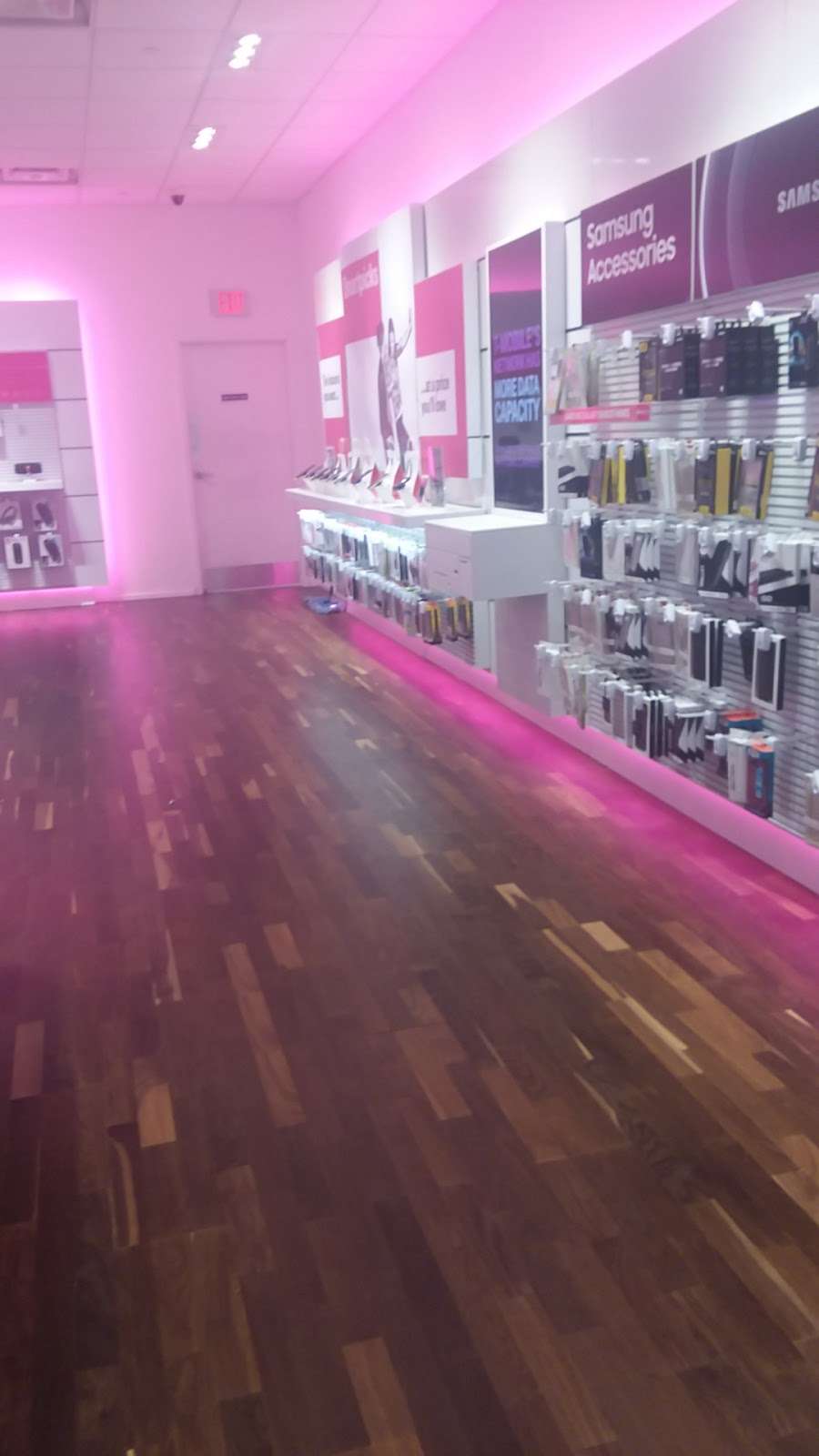 T-Mobile | 184 Penn Mart Ct, Ste 19, New Castle, DE 19720, USA | Phone: (302) 326-0134