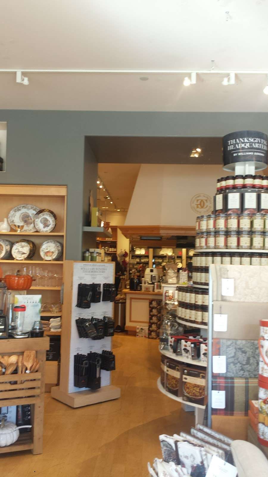 Williams-Sonoma | 1802 Redwood Hwy, Ste B-037, Corte Madera, CA 94925 | Phone: (415) 924-6799