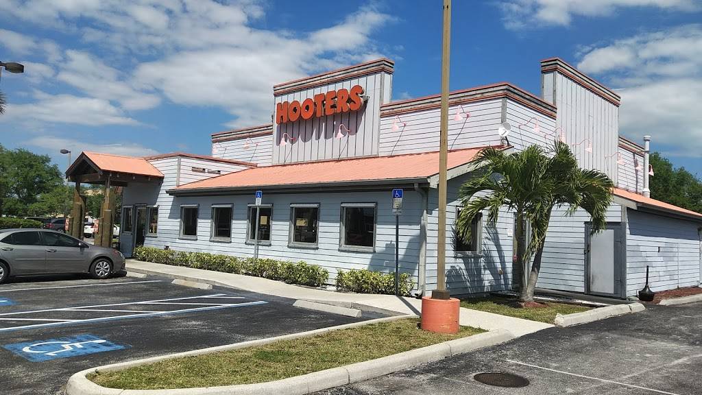 Hooters | 125 N Sykes Creek Blvd, Merritt Island, FL 32953, USA | Phone: (321) 449-0752